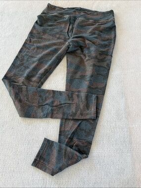 Sundry camo leggings